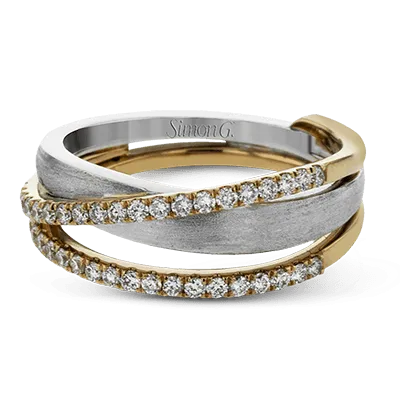 Fashion Ring in 18k Gold with Diamonds