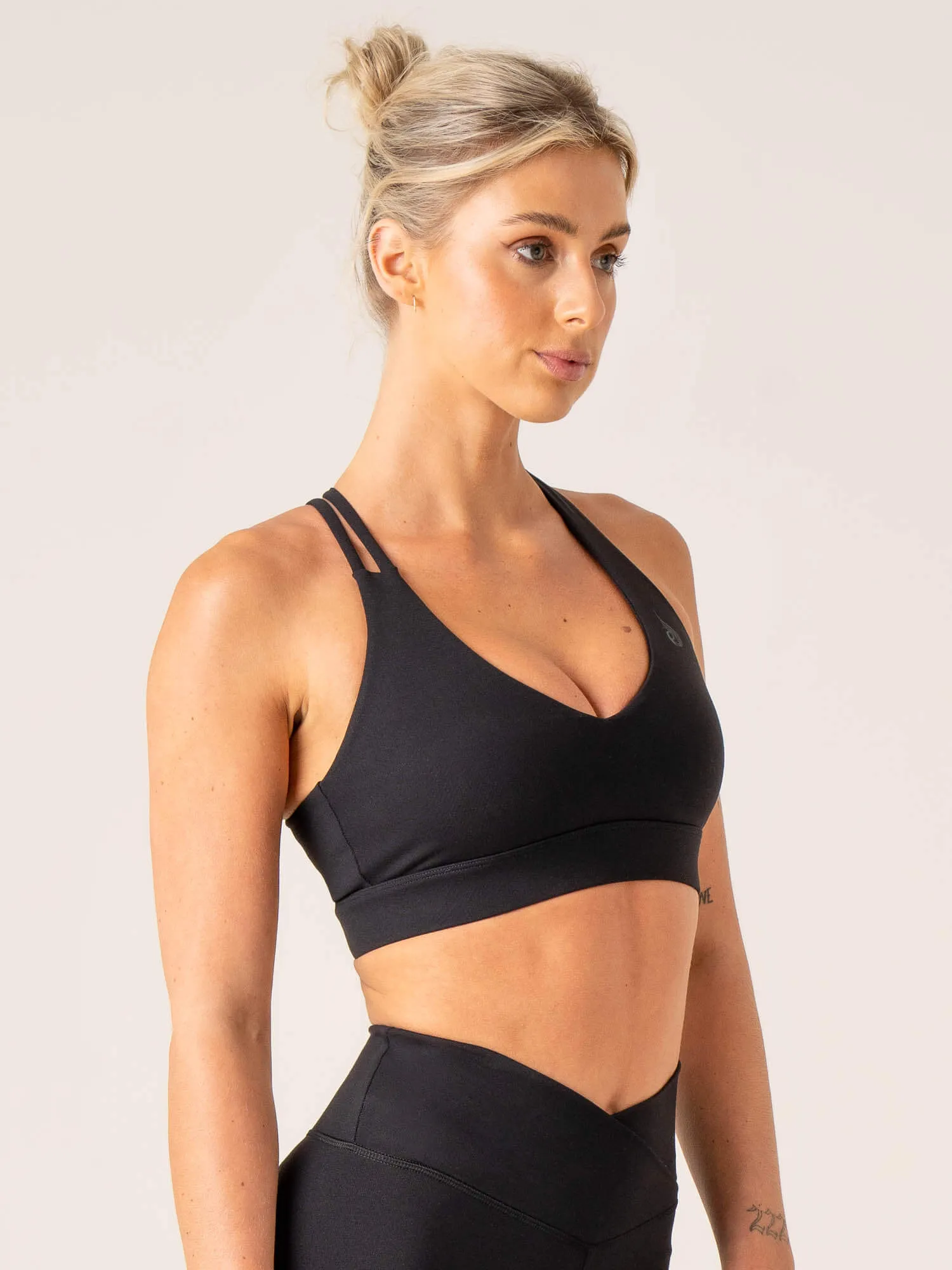 Momentum V-Neck Sports Bra - Black