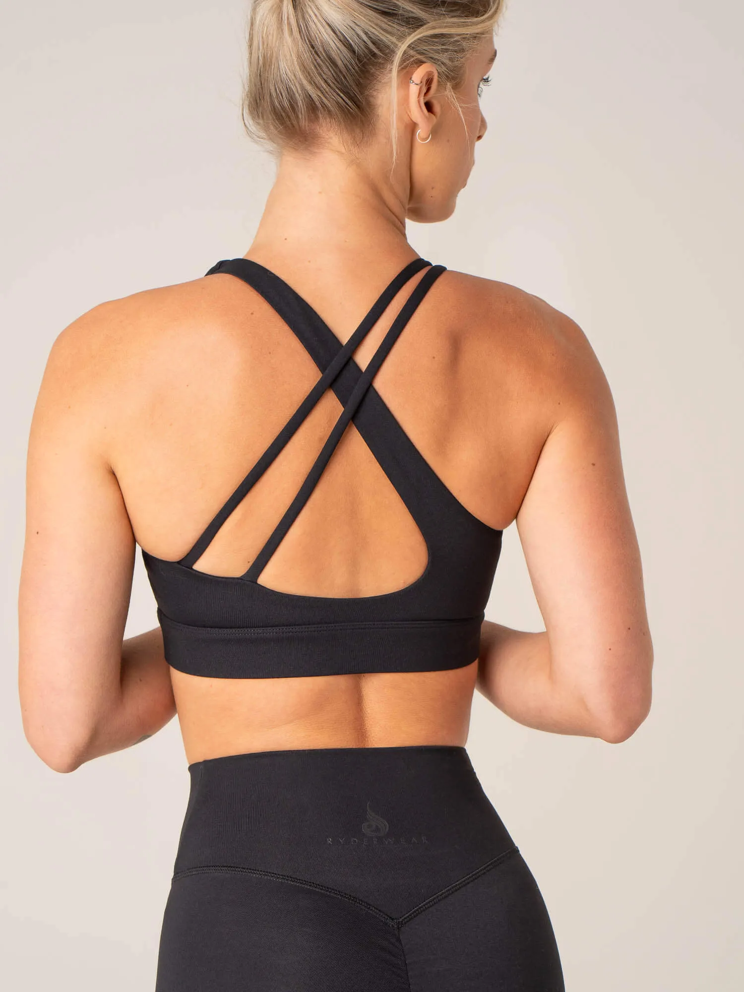 Momentum V-Neck Sports Bra - Black